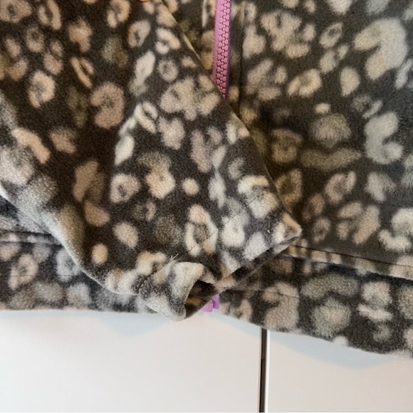 Eddie Bauer Charcoal Leopard Print Fleece Zipup - Picture 3 of 6